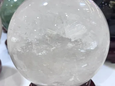 Quả cầu thạch anh trắng : ý nghĩa , tác dụng và hợp mệnh nào?