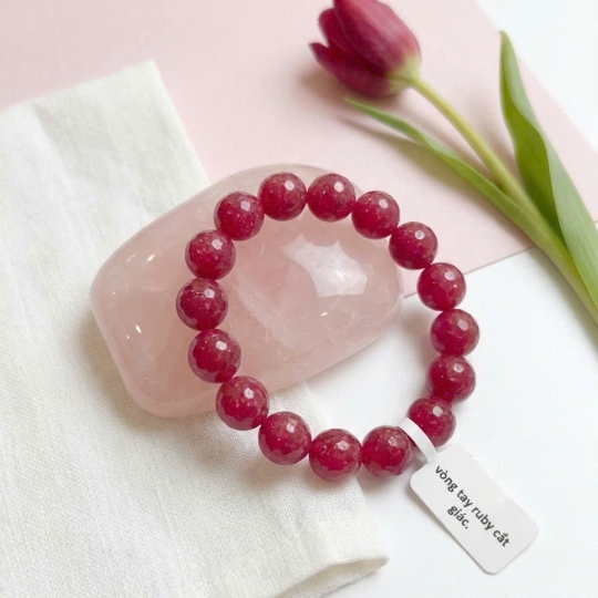 Vòng tay ruby cắt giác 10mm