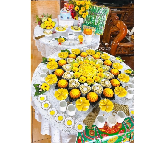 MÂM CÚNG ĐẦY THÁNG