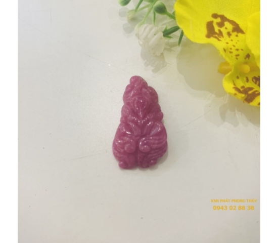 HỒ LY RUBY HỒNG